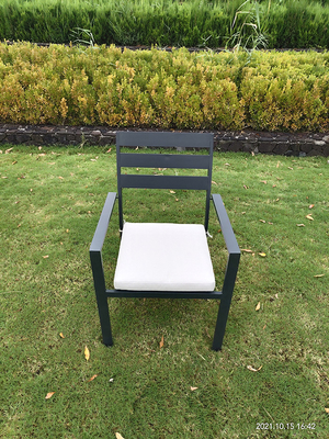 64cm 높이 팔걸이 알루미늄 겹쳐 쌓이는 의자 옥외 분말 코팅